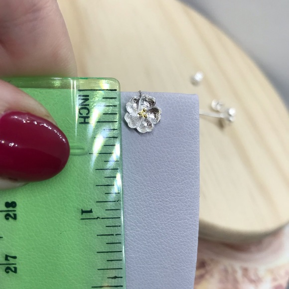 Silver Stud Flower 🌸 Earrings - Picture 3 of 3